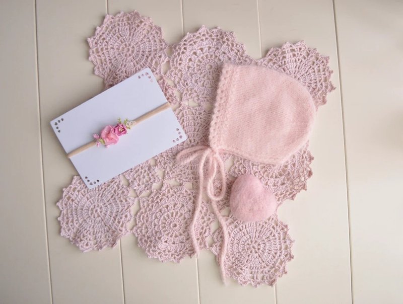 Pink newborn photography set up: knit angora bonnet , headband, wool heart and c - 其他 - 其他材質 粉紅色