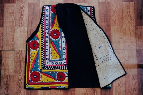 オリエンタル シルク 刺繍ベスト ヴィンテージ アンティーク オリエンタル シルク 刺繍ベスト ヴィンテージ アンティーク