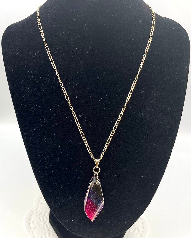Sharp angle necklace black x pink - สร้อยคอ - เรซิน หลากหลายสี