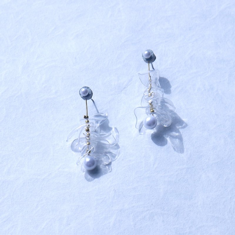 <Water Wave Series>Constance Constance / Light Earrings / Ear Needles / Light Jewelry /earring/accessories - Earrings & Clip-ons - Plastic Transparent