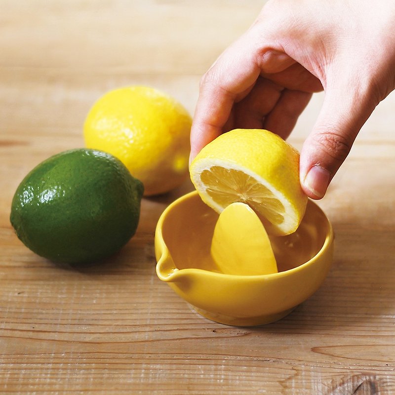 MEISTER HAND Squeezing Lemon - Cookware - Pottery Yellow
