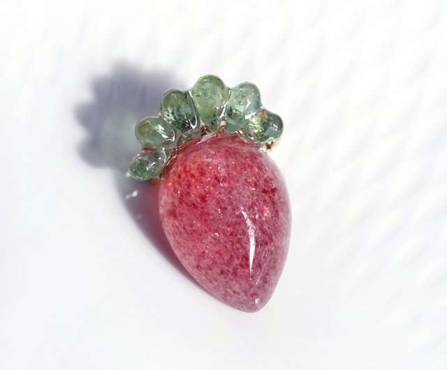 Strawberry Brooch Piera by Aventurine and Kyanite - 設計館