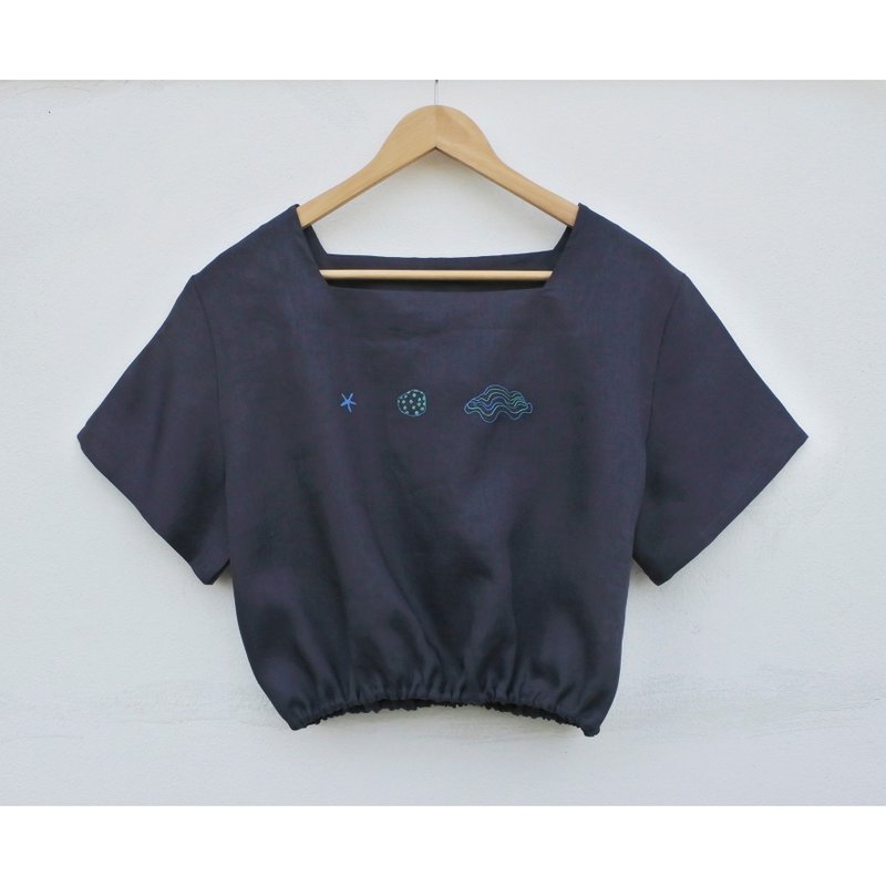 Embroidery | Linen | Square neck shirt, short sleeves, dark blue - 女上衣/長袖上衣 - 棉．麻 藍色