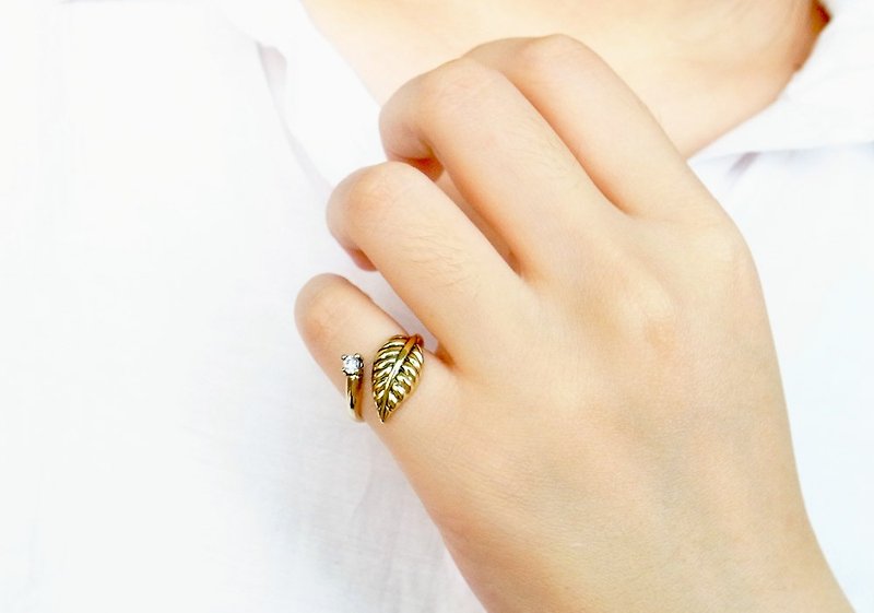 蕨葉晶鑽開口戒指 抗過敏銅飾 - 戒指 - 其他金屬 金色