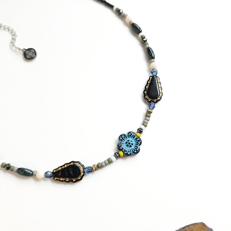 Czech glass beads necklace ・Blue Flower in the Valley・ - สร้อยคอ - แก้ว 