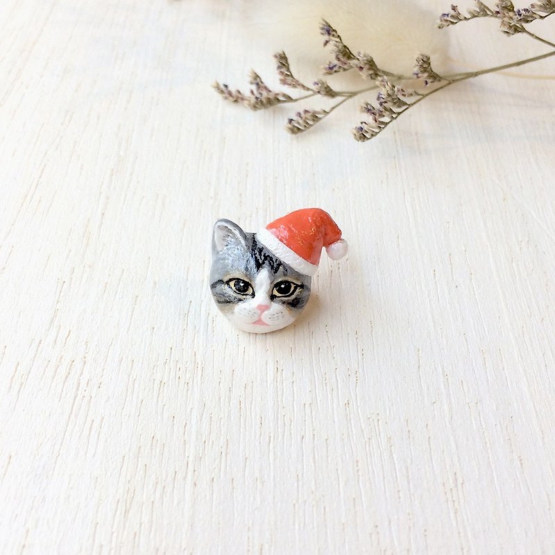 Santa Cat Brooch, Santa Cat pin, Christmas gifts - เข็มกลัด - ดินเหนียว สีแดง