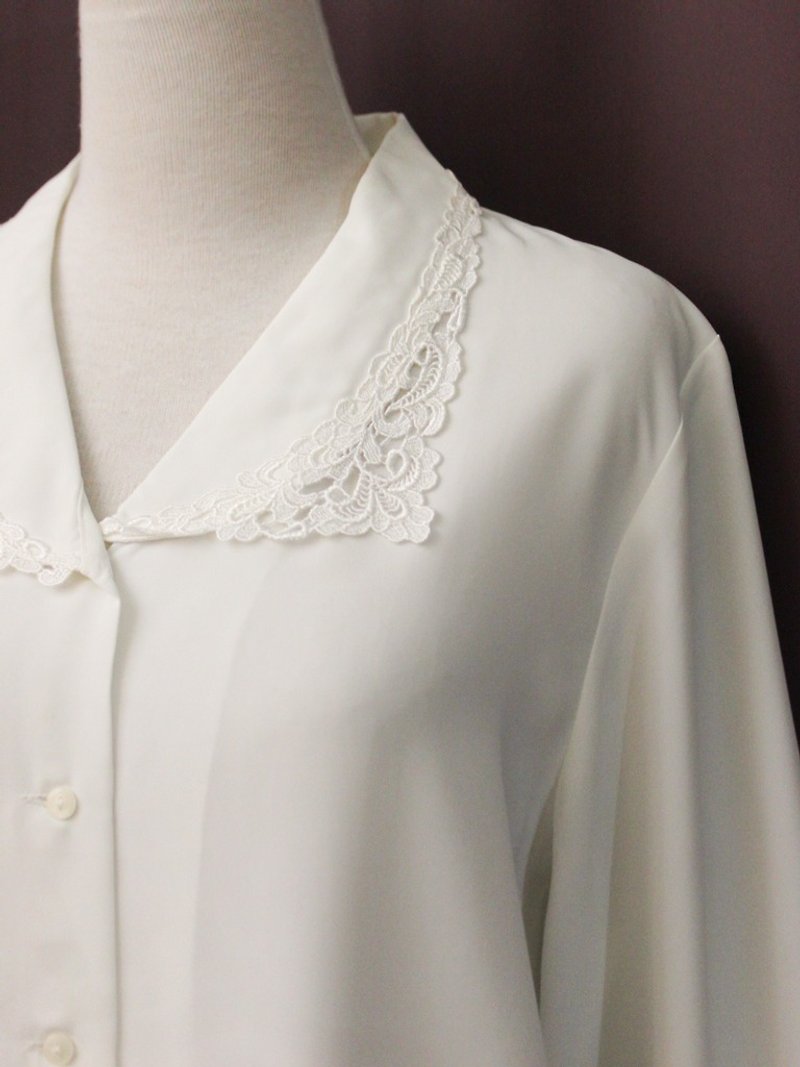 復古日本製典雅蕾絲刺繡大翻領寬鬆白色長袖古著襯衫 - 女襯衫 - 聚酯纖維 白色