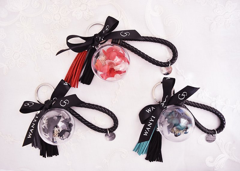 Permanent flower keychain (textured black) dried flower gift pendant birthday gift Christmas gift - ที่ห้อยกุญแจ - พืช/ดอกไม้ สีดำ