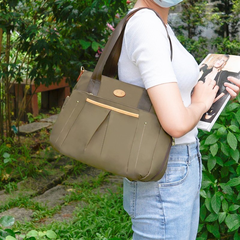 抓皺流線型側背兩用通勤托特包82720(深卡其) - 側背包/斜背包 - 尼龍 卡其色