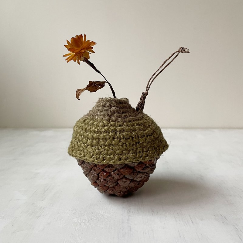 Fruit woven flower pot/green acorn/dried flower/pine cone/with handmade packaging - Pottery & Ceramics - Plants & Flowers Green