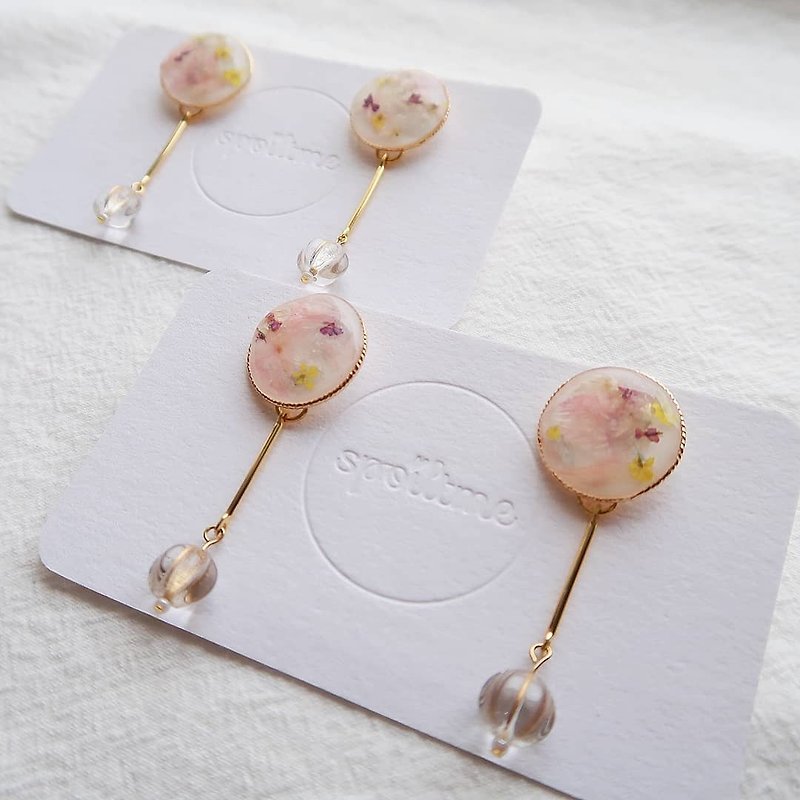 A floral garden in a circle earrings