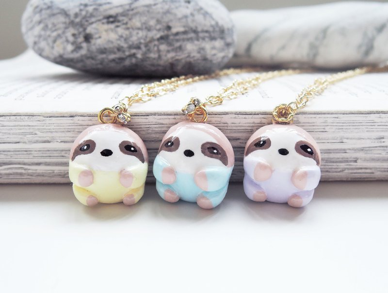 Fairy tale critters ♥ sloth baby sloth animal diamond necklace handmade necklace lovely - สร้อยคอ - ดินเหนียว สีน้ำเงิน