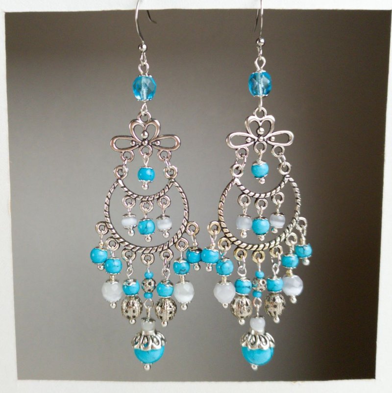 Blue beaded earrings ethnic chandelier dangle earrings - 耳環/耳夾/耳骨夾 - 玻璃 藍色