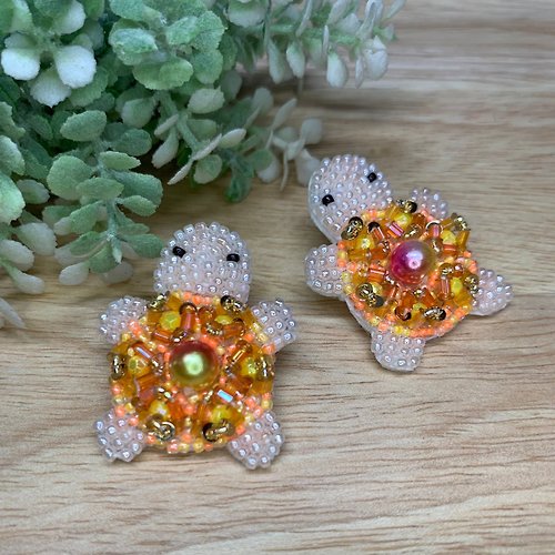 white-magic Piercing earrings Orange-yellow turtle pattern, handmade