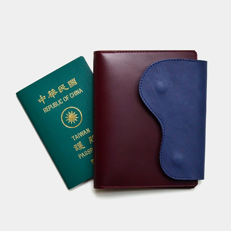【上帝旅行的意義】植鞣牛皮護照套 酒紅色X藍色護套夾 刻字禮物 - 護照夾/護照套 - 真皮 紅色
