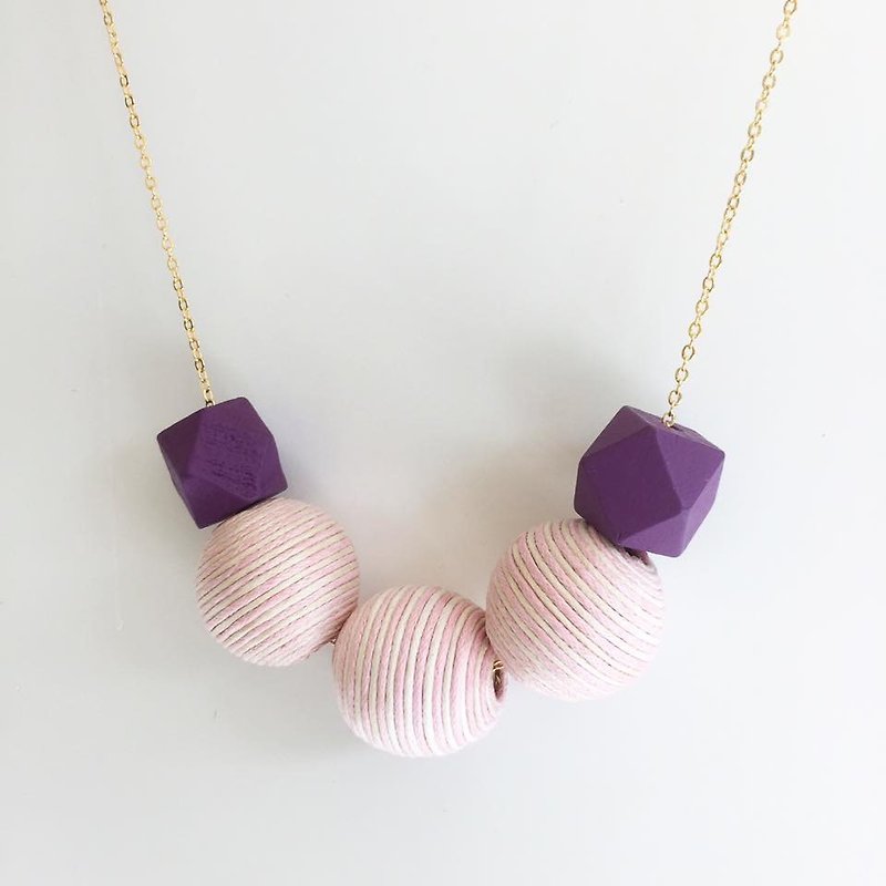 Between "LaPerle" geometric pink purple ball Muzhu roads sub original handmade jewelry necklace necklace 16K plated copper chain Ball Purple Pink geometric Necklace Handmade stripes - สร้อยติดคอ - วัสดุอื่นๆ สีม่วง