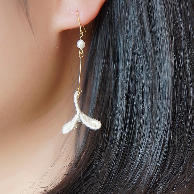 Deer Tower original design embroidery handmade custom earrings earmuffs can be customized ear clip - ต่างหู - งานปัก 