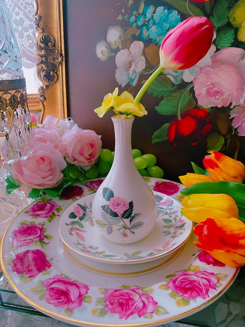 British bone china royal Wedgwood Hathaway pink rose vase vase - เซรามิก - เครื่องลายคราม หลากหลายสี