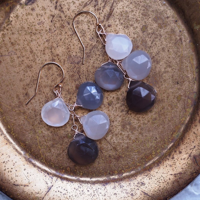 14kgf Multi-color Moonstones pierce handmade earrings - ต่างหู - เครื่องประดับพลอย สีดำ