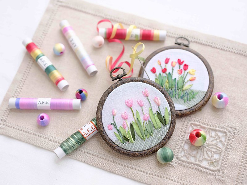 Pink tulip flower lover embroidery production kit with 2 silk ribbons - เย็บปัก/ถักทอ/ใยขนแกะ - ผ้าไหม สึชมพู