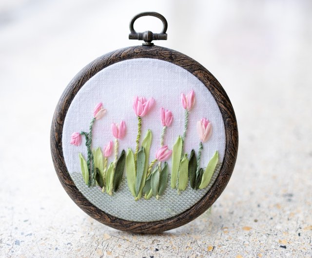 ピンクチューリップの花刺繍の製作キット シルクリボン2本入り