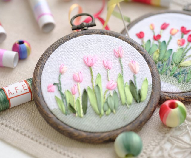 ☆Scunci x Wicked☆ 花の刺繍 ピンク ノットカチューシャ ピンクチューリップの花刺繍の製作キット シルクリボン2本入り