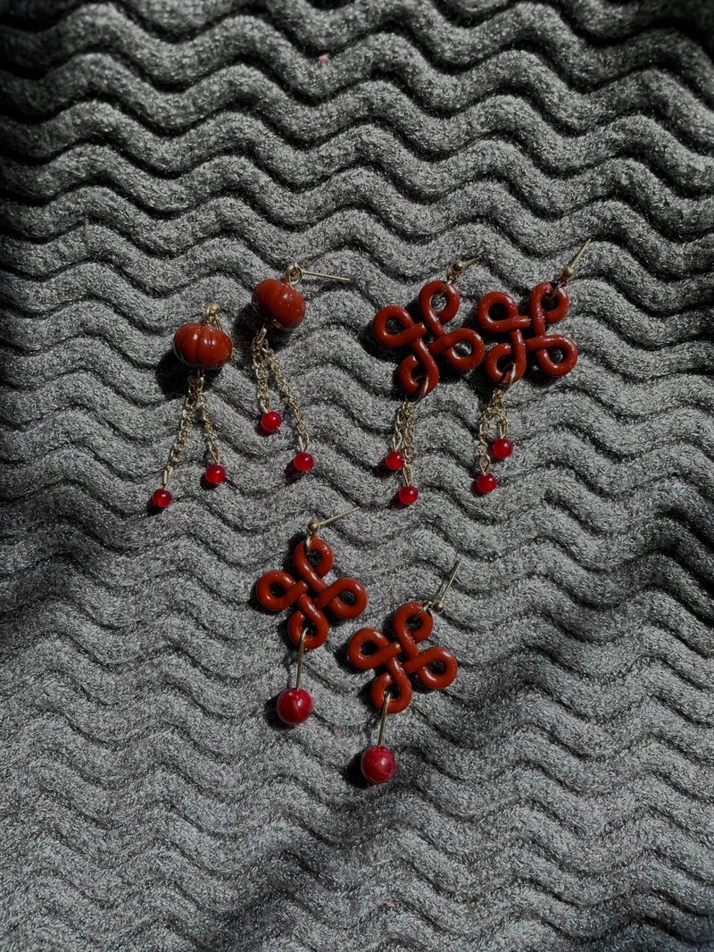 Red Chinese earring - 耳環/耳夾/耳骨夾 - 黏土 紅色