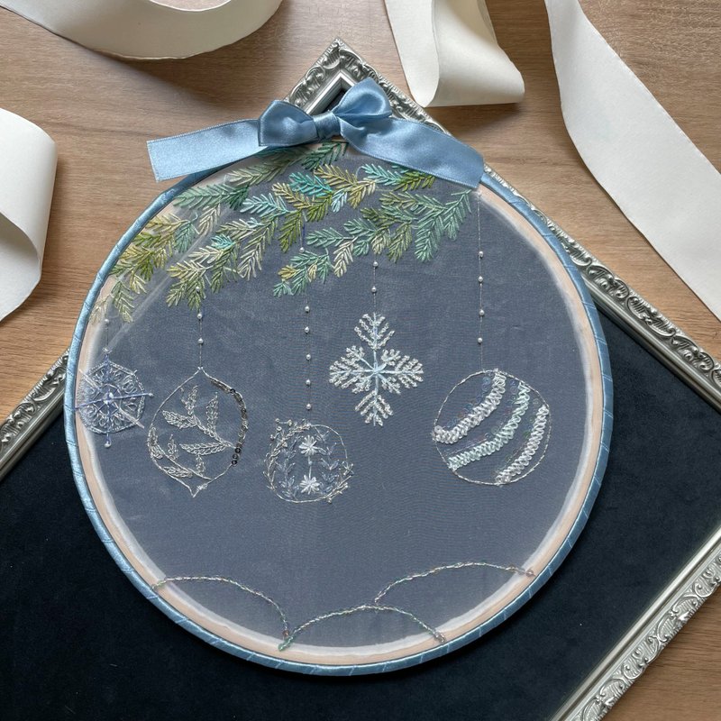 [Made to order / Custom-made gifts] Embroidery frame decoration Fir tree and ornament - ของวางตกแต่ง - เส้นใยสังเคราะห์ สีใส