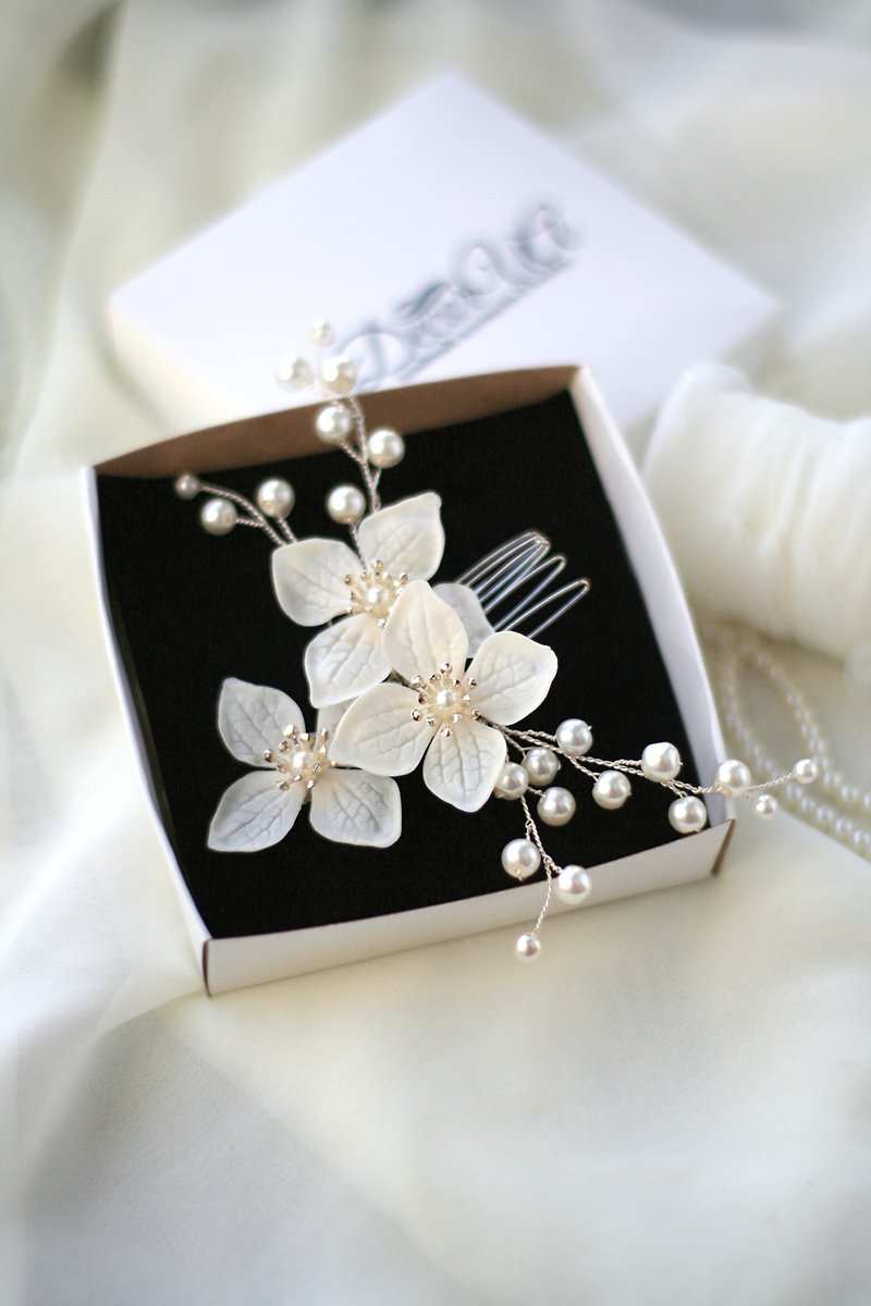 白い花あじさいヘアコーム、花ブライダルヘアアクセサリー - ヘアアクセサリー - 真珠 ホワイト