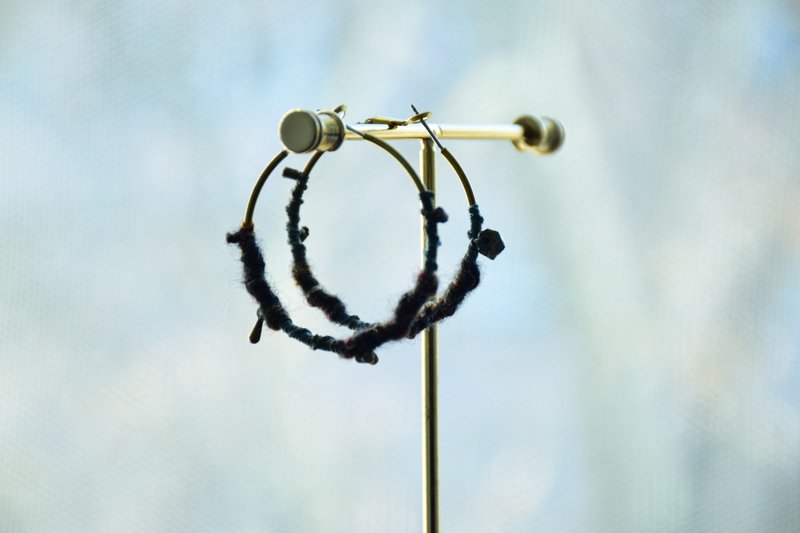 Galaxy••Wildness Earrings (4cm) - 耳環/耳夾/耳骨夾 - 銅/黃銅 黑色