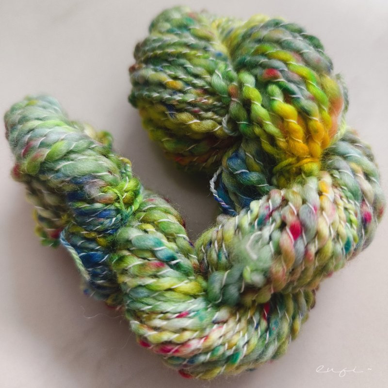 Lufi hand-dyed wool deformed butterfly 50g 53m wool - เย็บปัก/ถักทอ/ใยขนแกะ - ขนแกะ หลากหลายสี