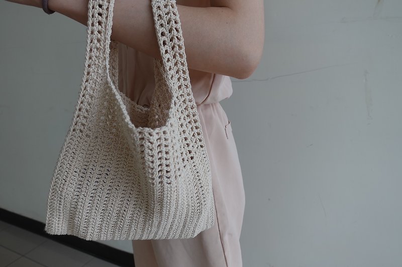 Plaid bag/handmade/woven bag - กระเป๋าถือ - ผ้าฝ้าย/ผ้าลินิน 