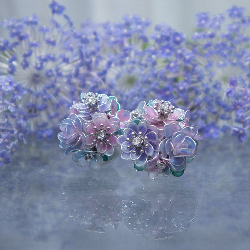 春爛漫の花畑耳飾り数量限定. 淡いピンクと紫 - 耳環/耳夾/耳骨夾 - 水晶 粉紅色