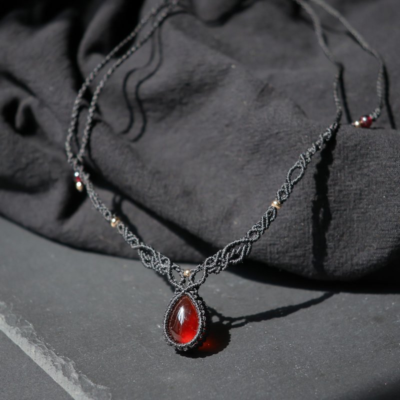 Stone Totem Braided Necklace - สร้อยคอ - คริสตัล สีดำ