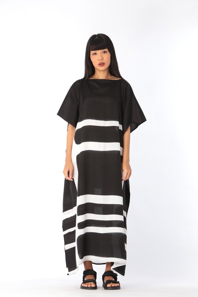 Hand Painted Cotton Silk Kaftan for Summer Resort Vacation Free Size - 連身裙 - 棉．麻 黑色