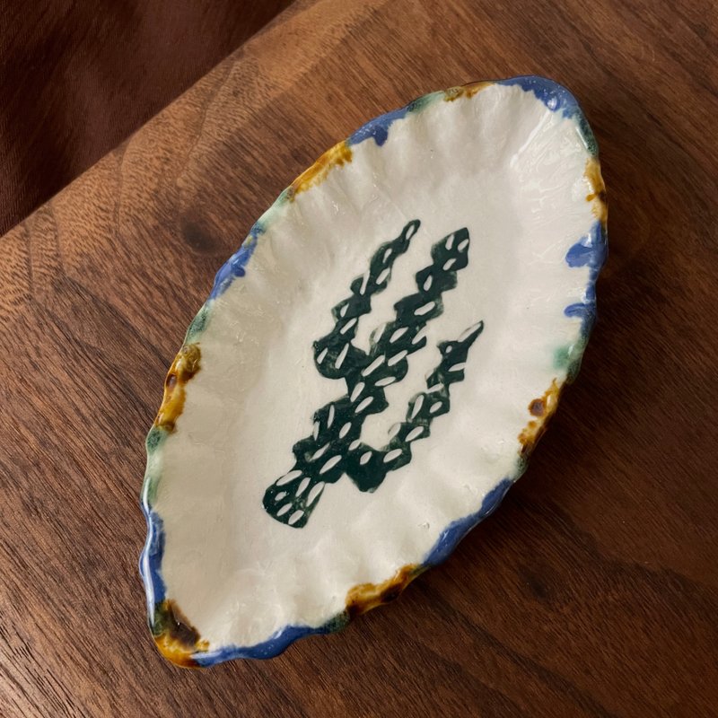 [Small Maru forest hand-painted] cactus succulent plant bean dish tea bag dish small dish - Small Plates & Saucers - Pottery Green