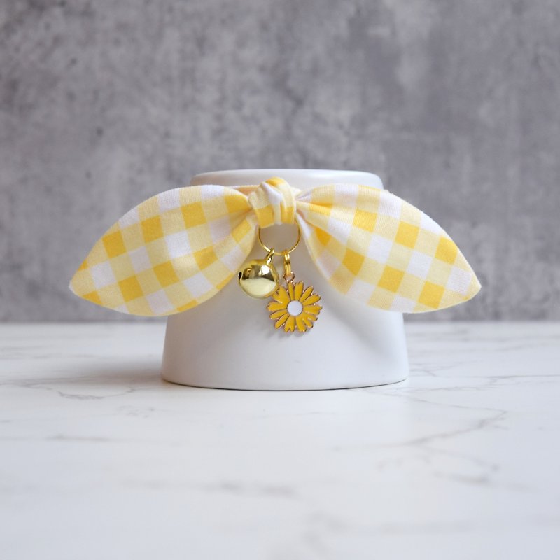 Light yellow plaid daisy cat collar - cat bow safety buckle collar with detachable bell - ปลอกคอ - ผ้าฝ้าย/ผ้าลินิน สีเหลือง