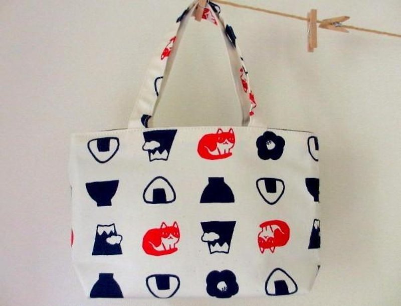 Cat's mini handbag * Cat and rice ball with Mt. Fuji * White - กระเป๋าถือ - ผ้าฝ้าย/ผ้าลินิน สีน้ำเงิน