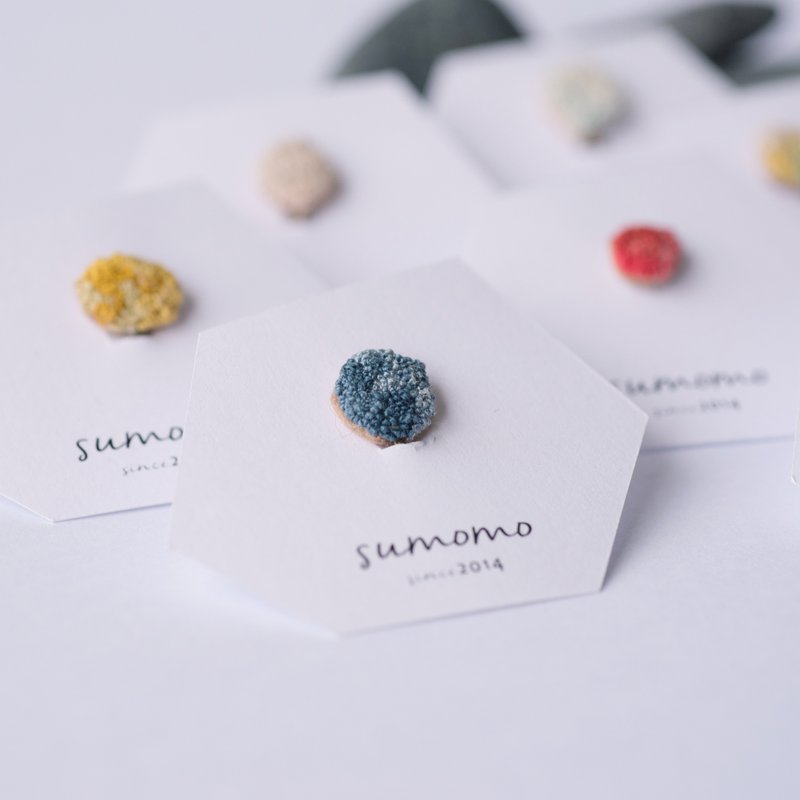 小珊瑚刺繡耳環 - 深海藍 單耳 - 耳環/耳夾/耳骨夾 - 繡線 藍色