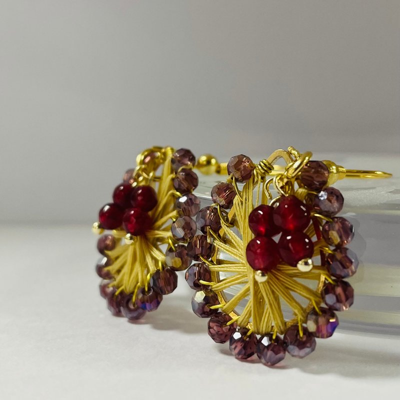 Perfect for the season of falling leaves　Chalcedon Ruby thread geometric pattern - Earrings & Clip-ons - Thread Orange