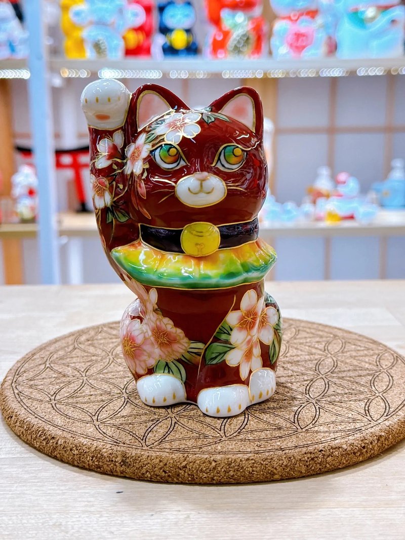 【赤櫻聚福】日本清水燒招財貓 | 色繪 - 赤地櫻 - 擺飾/家飾品 - 瓷 紅色