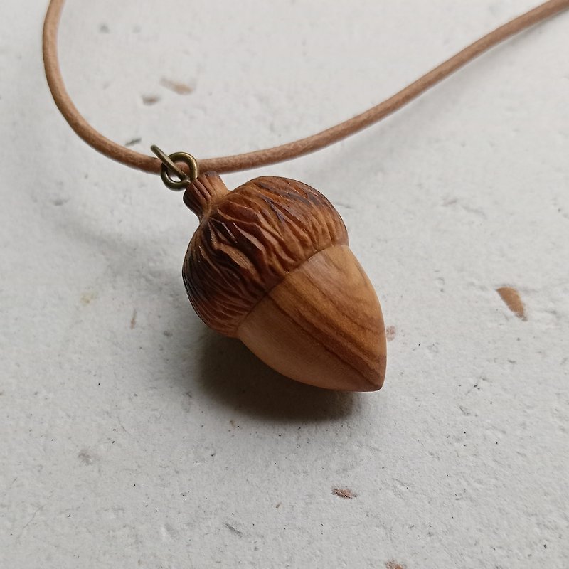 Hand-carved wood-burnt small acorn olive wood necklace - สร้อยคอ - ไม้ สีนำ้ตาล