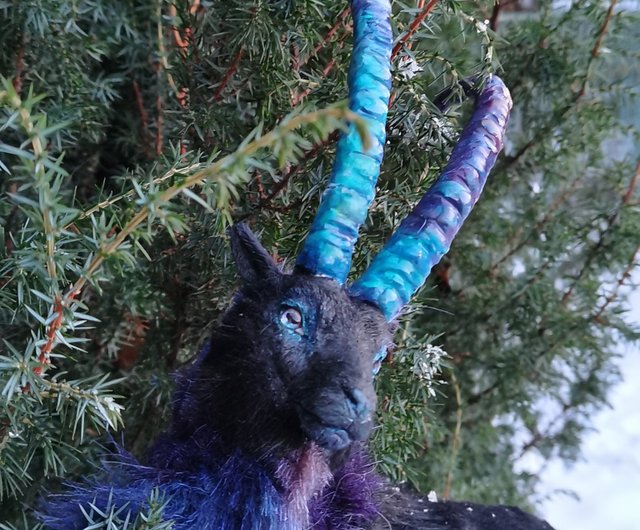 山羊座のファンタジー動物のぬいぐるみ！ポーズを取れるアート