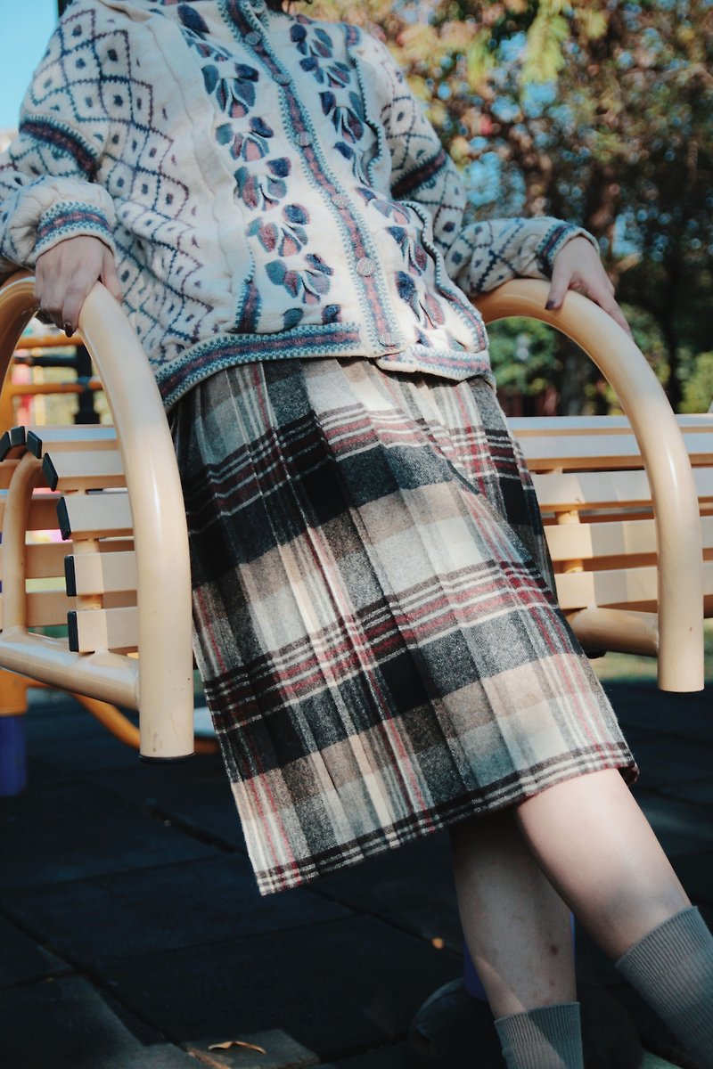 Tsubasa.Y│**Multiple options**vintage winter skirt, skirt floral totem check pattern - Skirts - Polyester 
