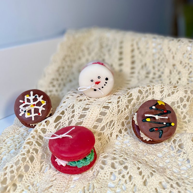 [Christmas-shaped macaron candles (set of 4)] Girls' favorite. Popular Gift Choices - เทียน/เชิงเทียน - ขี้ผึ้ง 