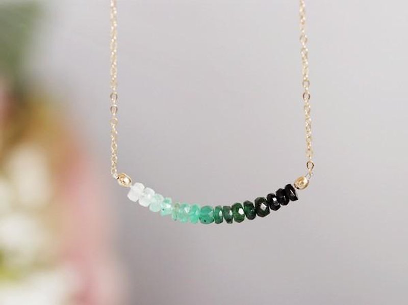 Gradient Emerald Smile Necklace May Birthstone - สร้อยคอ - เครื่องเพชรพลอย สีเขียว