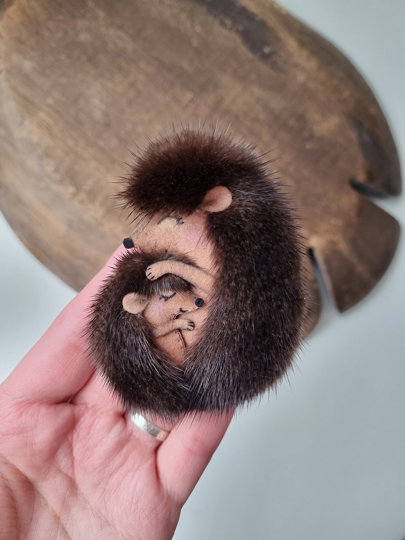 Hedgehog brooch. The hedgehog family. Mom and baby. gift for the birth children - Brooches - Other Materials Brown