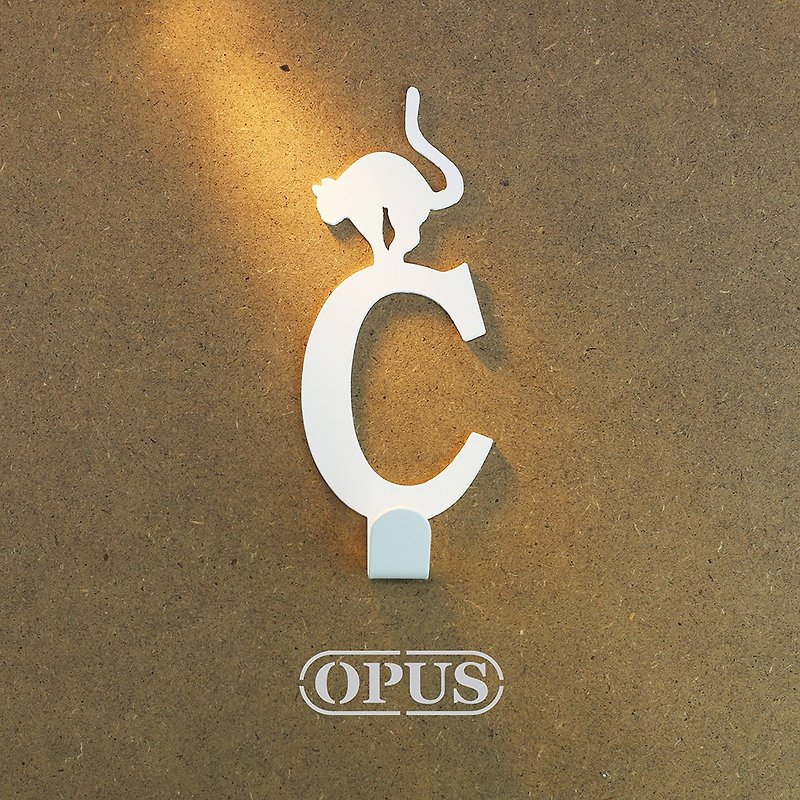 [OPUS Dongqi Metalworking] When a cat meets the letter C-Hook (elegant white)/Mural hook/No trace - Hangers & Hooks - Other Metals White