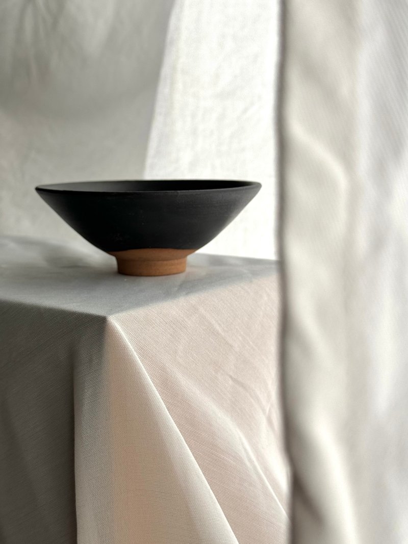 40031-霧黑釉陶碗 Black matte glazed pottery bowl - 碗 - 陶 