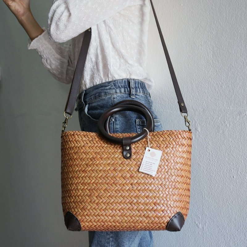 กระเป๋าสาน ทรงสี่เหลี่ยม ถือได้ สะพายยาวถอดได้ - กระเป๋าแมสเซนเจอร์ - พืช/ดอกไม้ 
